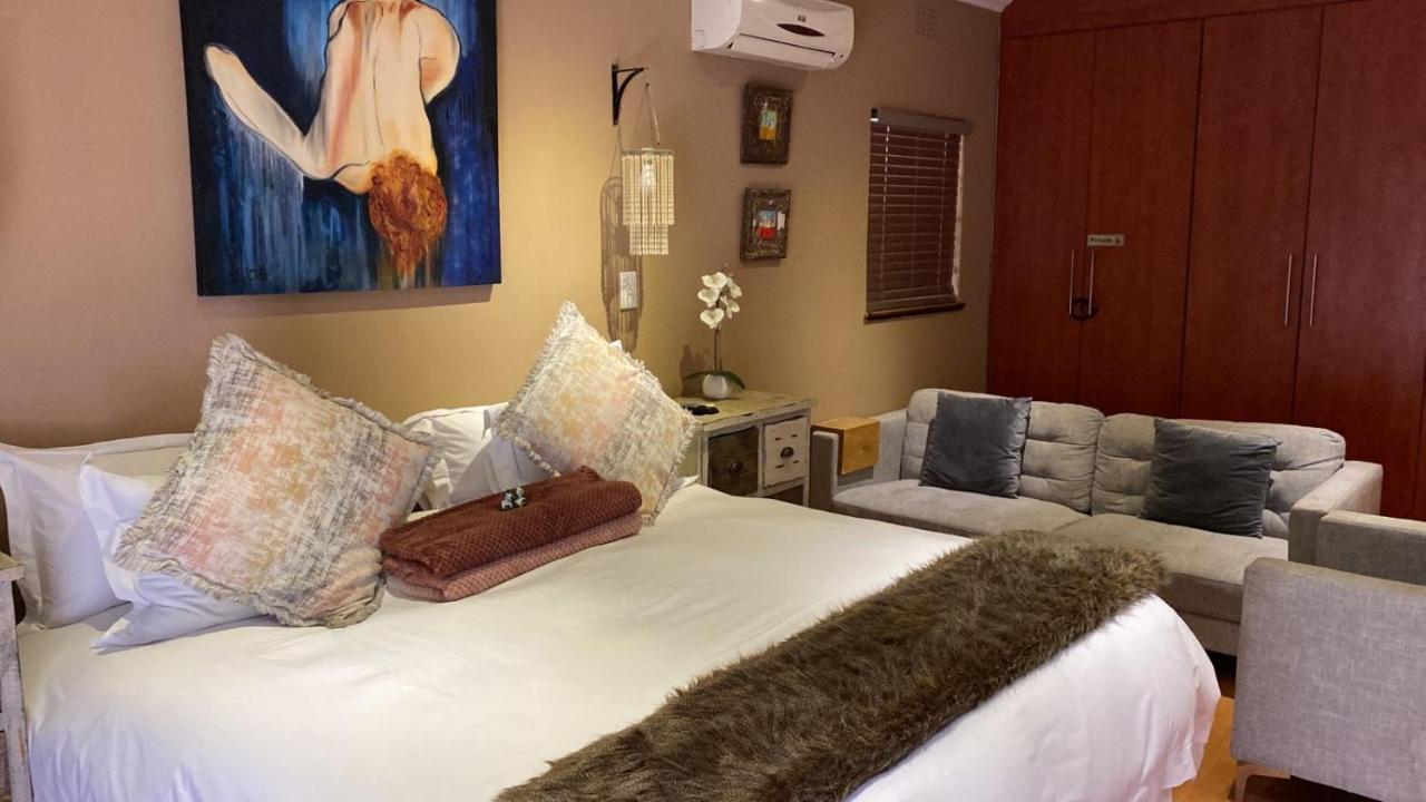 Luxury Upmarket Guesthouse 20 On 4Th Рустенбург Екстериор снимка