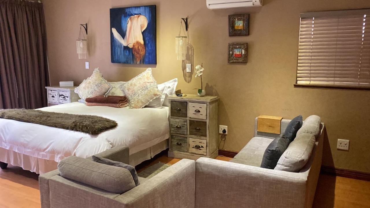 Luxury Upmarket Guesthouse 20 On 4Th Рустенбург Екстериор снимка