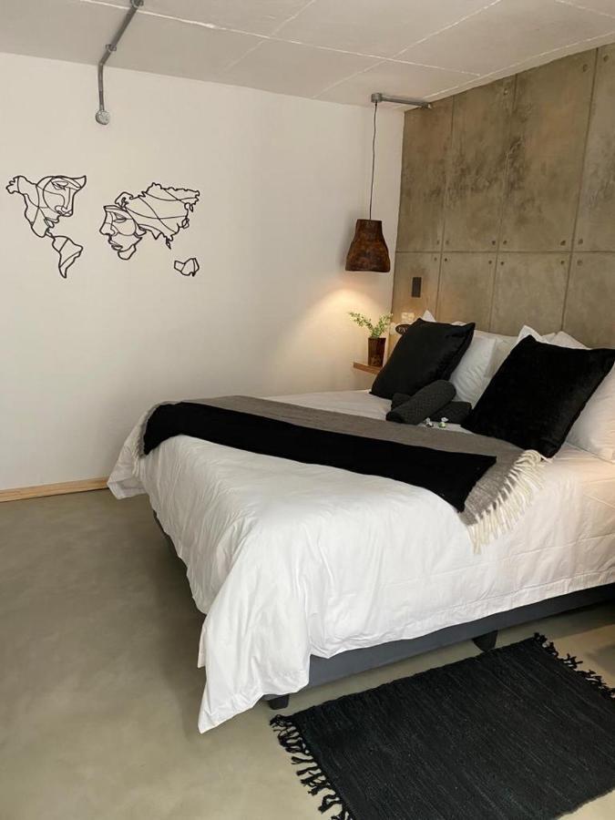 Luxury Upmarket Guesthouse 20 On 4Th Рустенбург Екстериор снимка