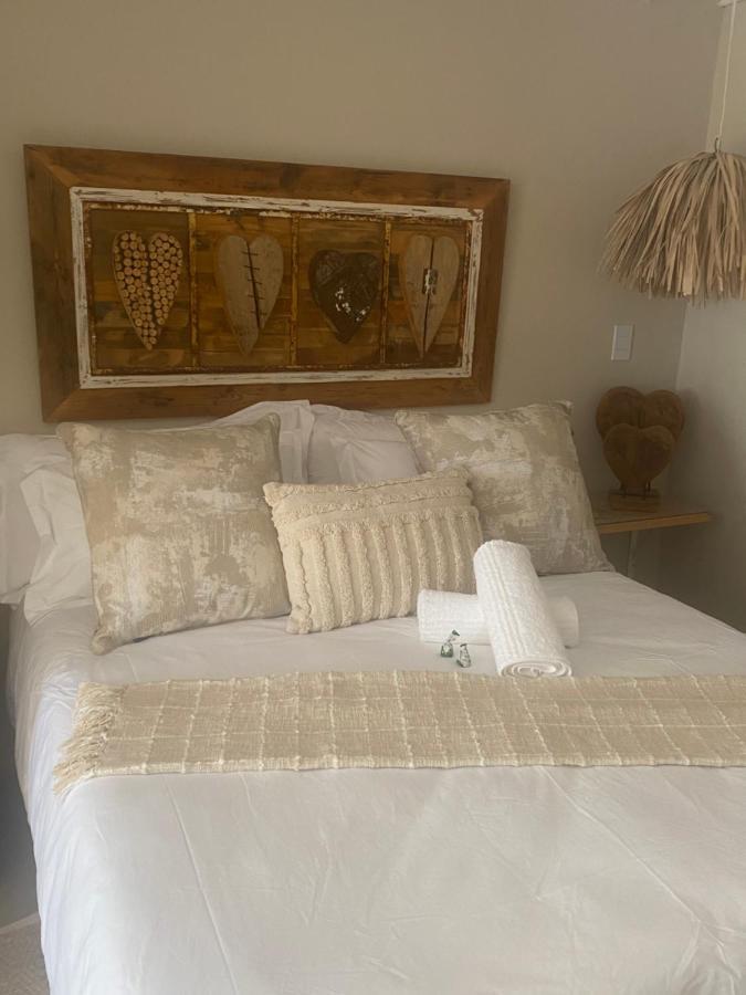 Luxury Upmarket Guesthouse 20 On 4Th Рустенбург Екстериор снимка
