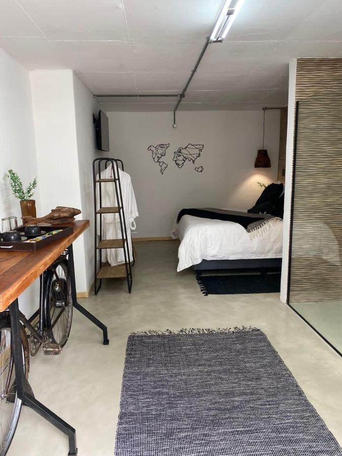 Luxury Upmarket Guesthouse 20 On 4Th Рустенбург Екстериор снимка