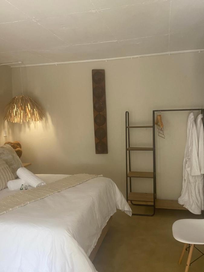 Luxury Upmarket Guesthouse 20 On 4Th Рустенбург Екстериор снимка