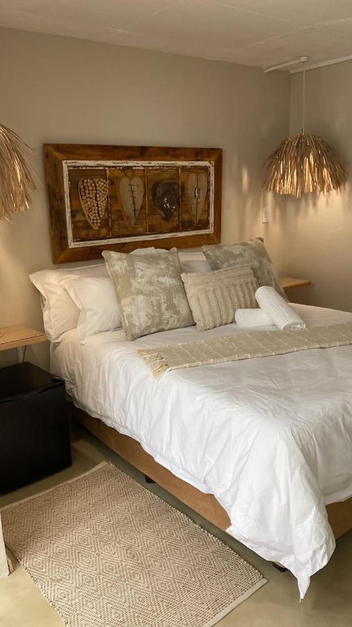 Luxury Upmarket Guesthouse 20 On 4Th Рустенбург Екстериор снимка