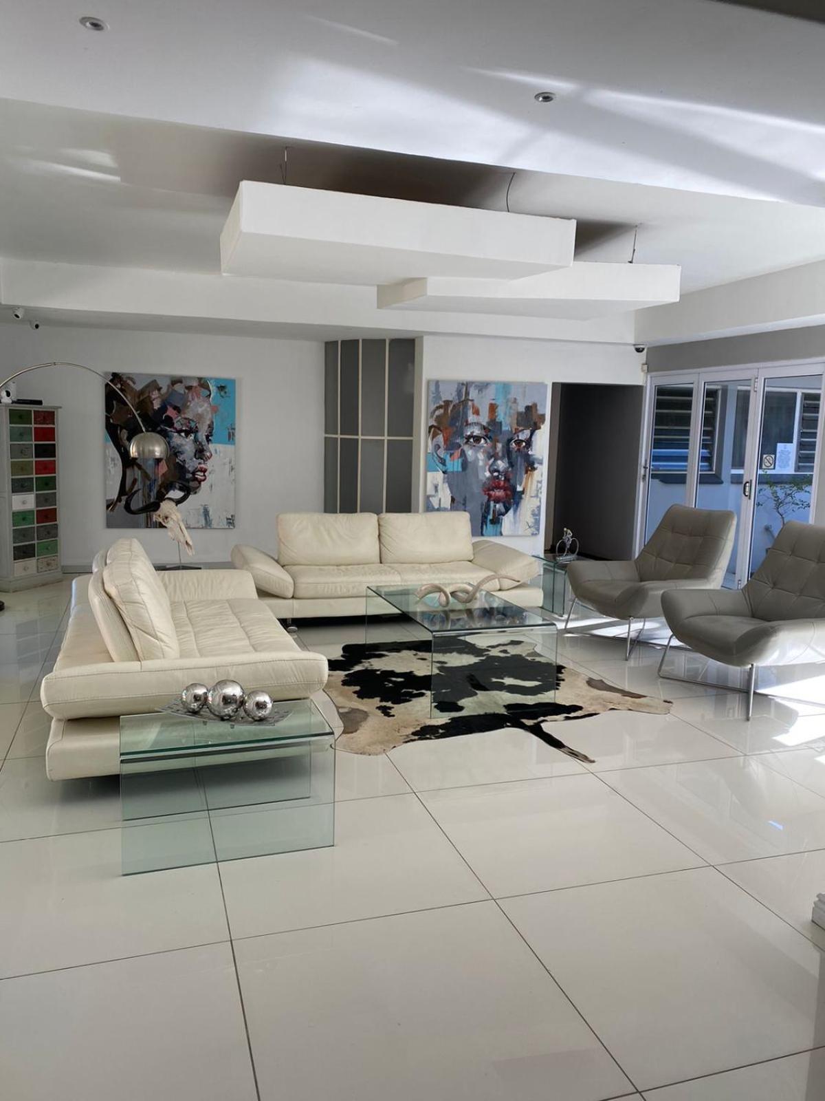 Luxury Upmarket Guesthouse 20 On 4Th Рустенбург Екстериор снимка