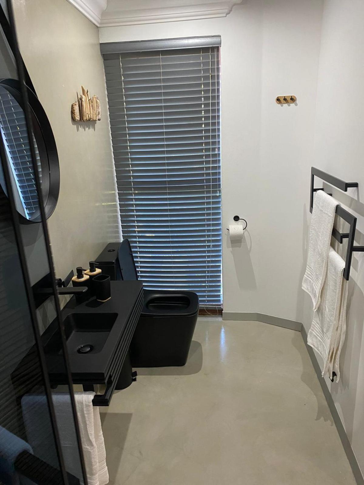 Luxury Upmarket Guesthouse 20 On 4Th Рустенбург Екстериор снимка