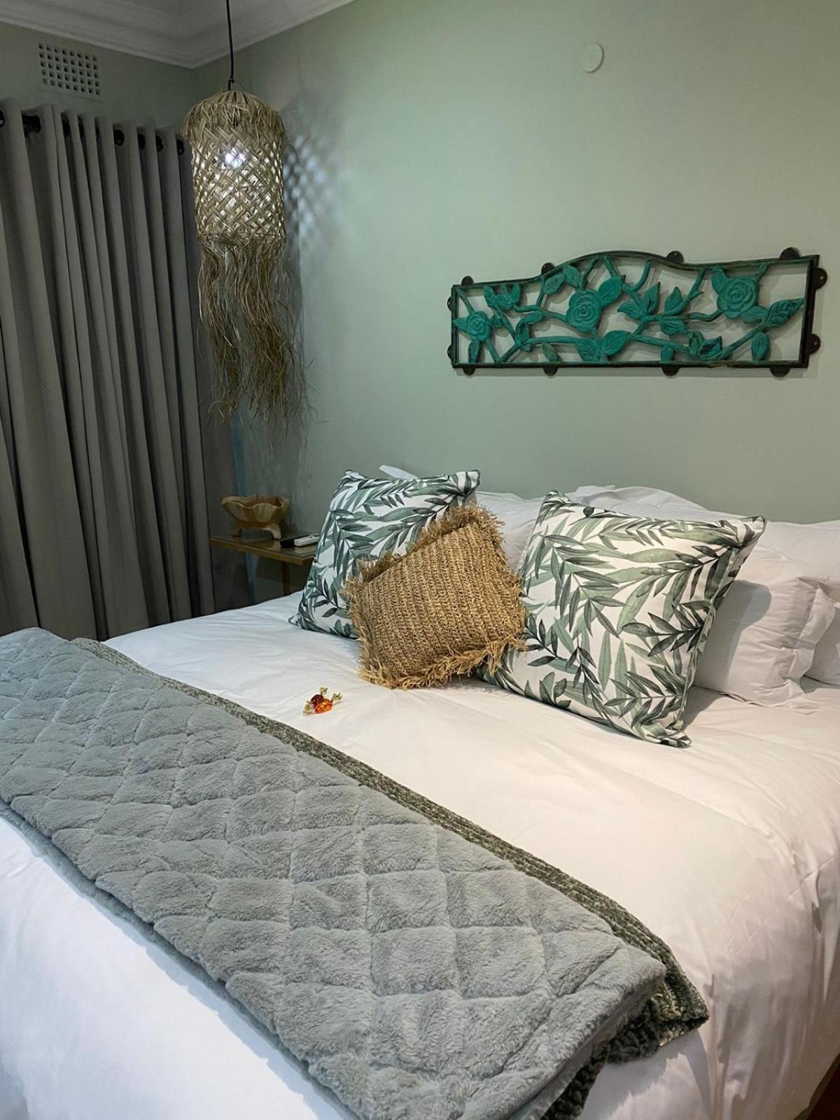 Luxury Upmarket Guesthouse 20 On 4Th Рустенбург Екстериор снимка