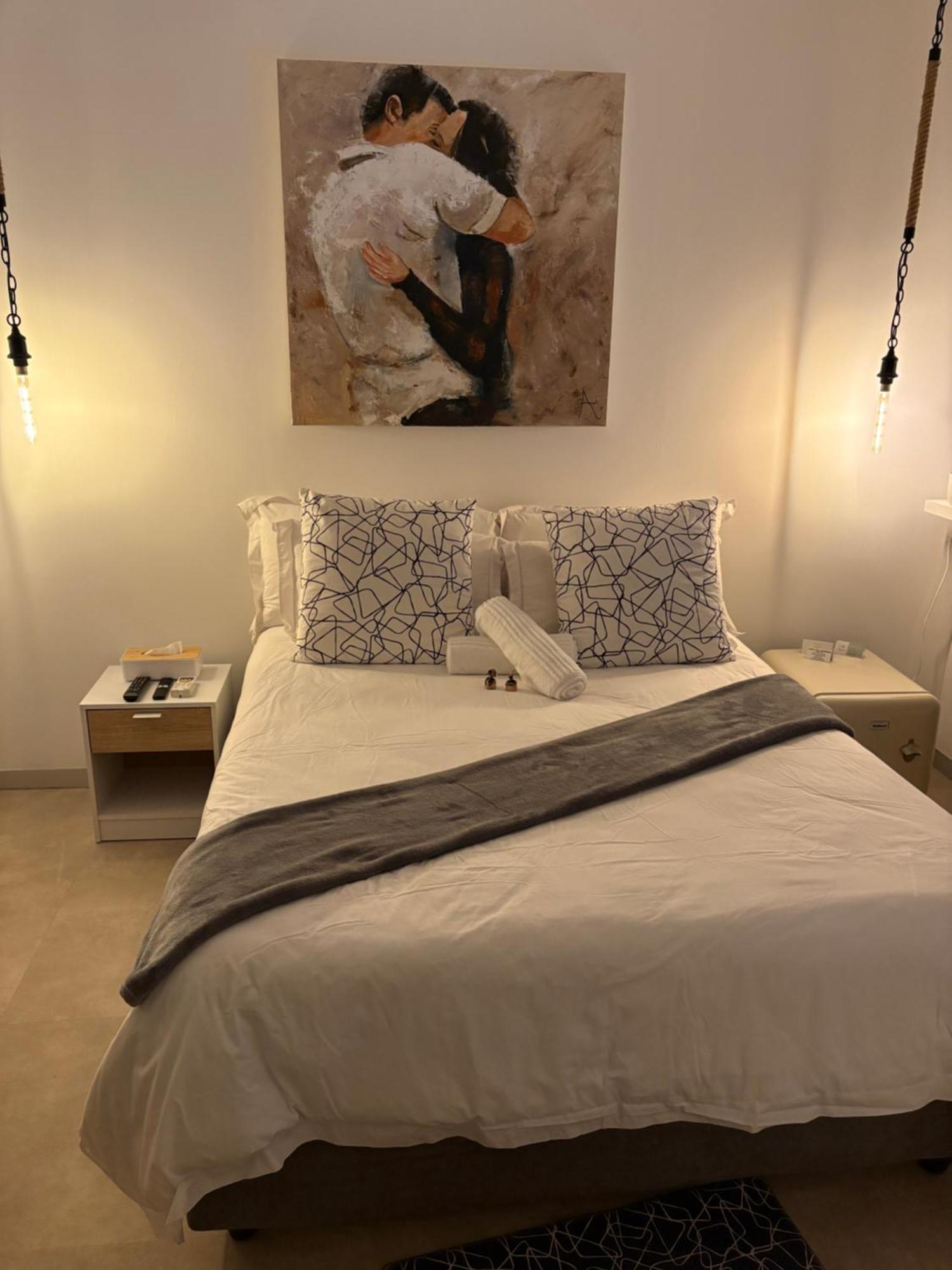 Luxury Upmarket Guesthouse 20 On 4Th Рустенбург Екстериор снимка
