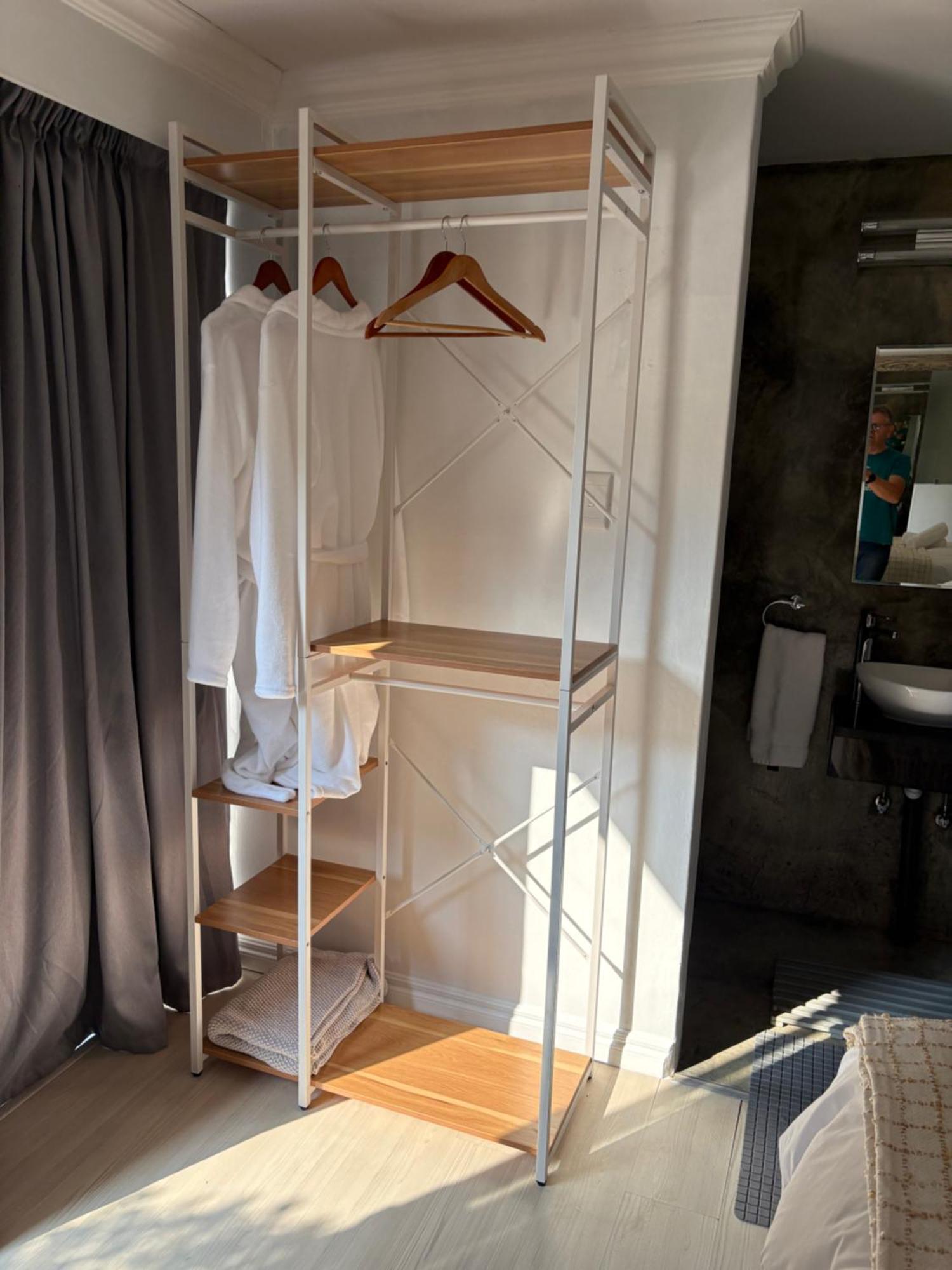Luxury Upmarket Guesthouse 20 On 4Th Рустенбург Екстериор снимка