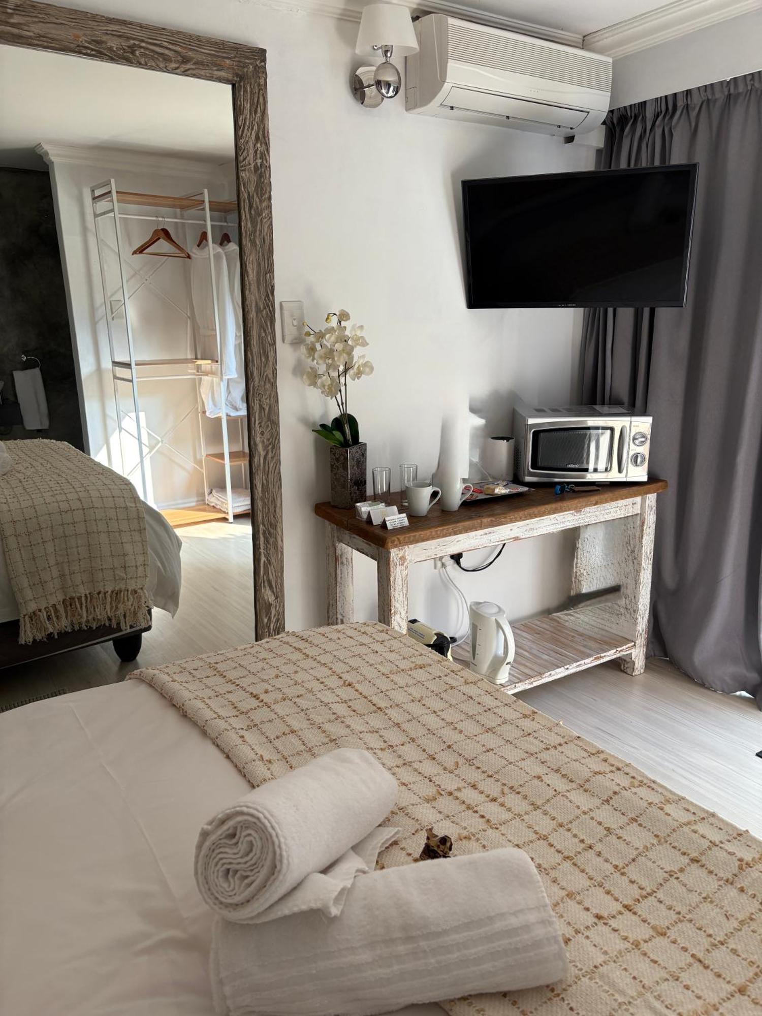 Luxury Upmarket Guesthouse 20 On 4Th Рустенбург Екстериор снимка