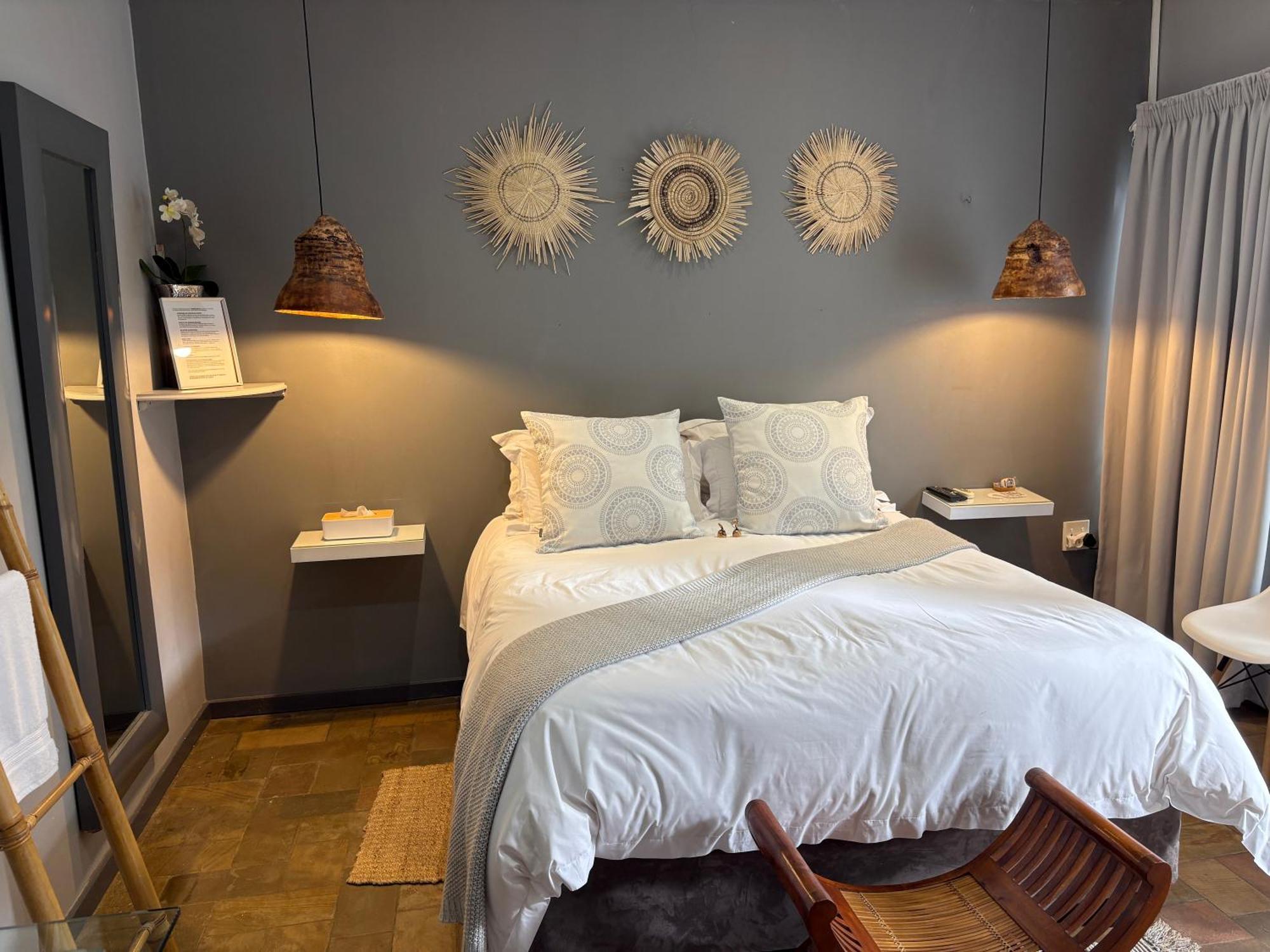 Luxury Upmarket Guesthouse 20 On 4Th Рустенбург Екстериор снимка