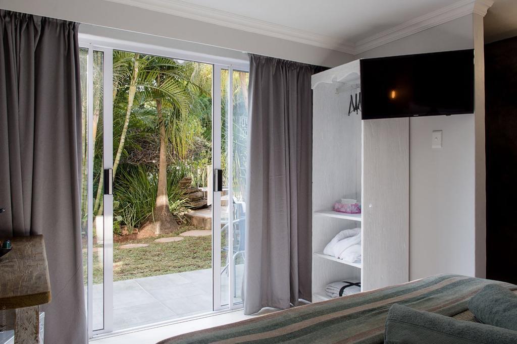 Luxury Upmarket Guesthouse 20 On 4Th Рустенбург Екстериор снимка